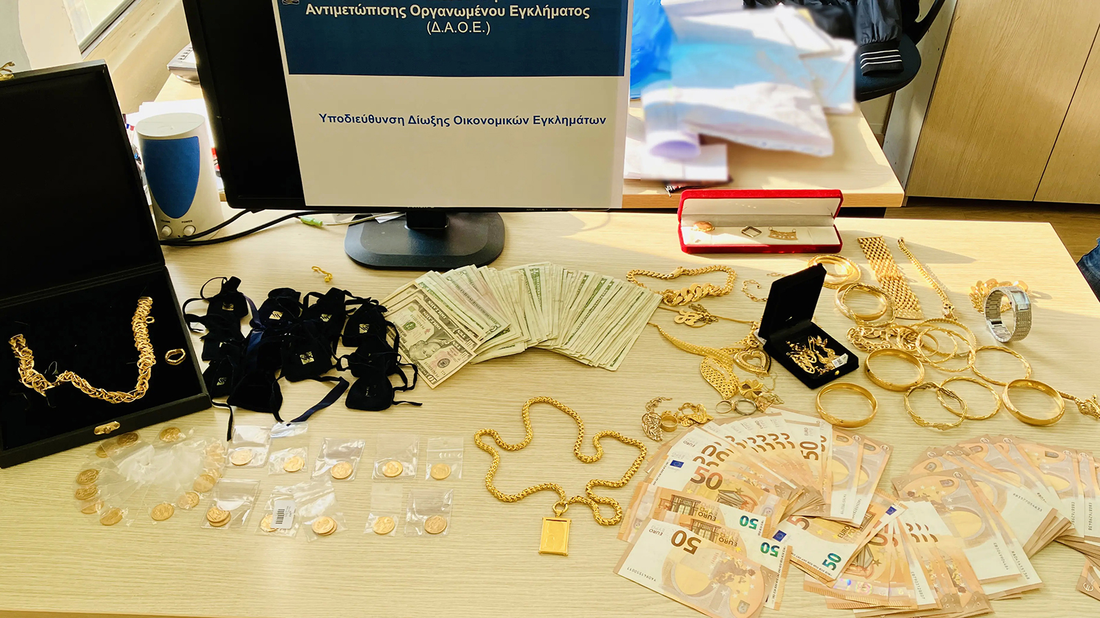 Χρέωσαν 2 εκατ. ευρώ το Δημόσιο για λούσα και πολυτελή Ι.Χ.
